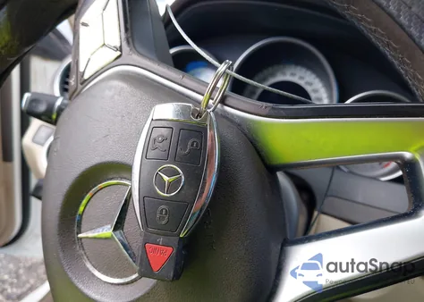 2014 Mercedes-Benz C 250 Sport z USA, uszkodzony, nr VIN WDDGF4HB7EG255937